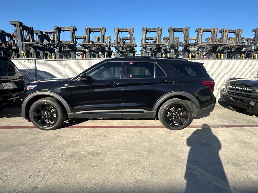 Used 2023 Ford Explorer ST-Line w/ Class IV Trailer Tow Package RWD image 6