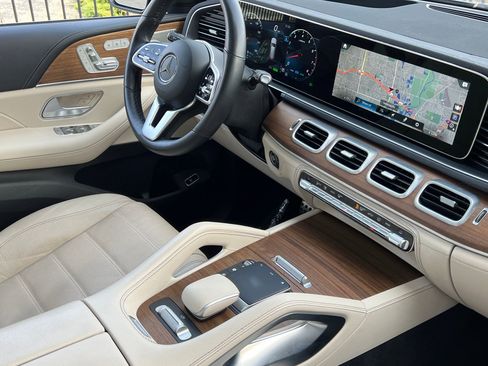 Used 2023 Mercedes-Benz GLS 580 4MATIC image 16