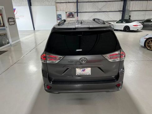 Used 2019 Toyota Sienna SE Premium image 49