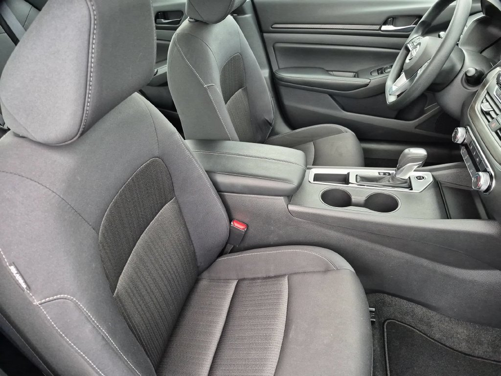 Used 2025 Nissan Altima 2.5 SV FWD image 27