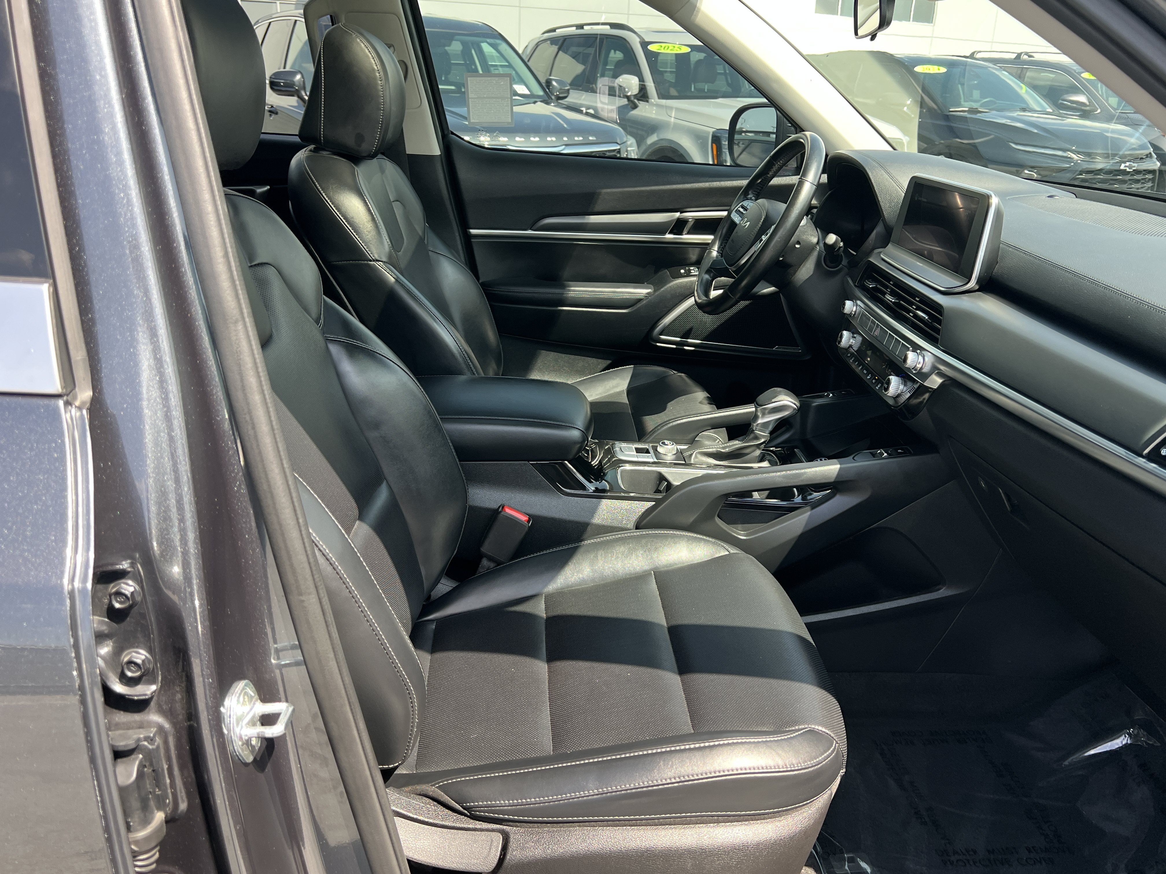 Used 2022 Kia Telluride S FWD image 14