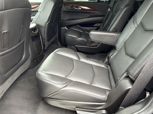 Used 2019 Cadillac Escalade Luxury AWD/4WD image 24