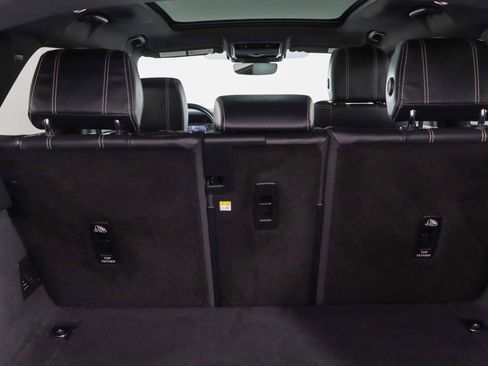 Used 2022 Land Rover Range Rover Velar R-Dynamic S image 29