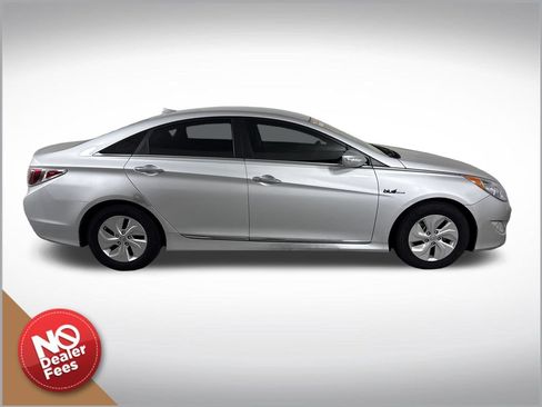 Used 2015 Hyundai Sonata Hybrid FWD image 2