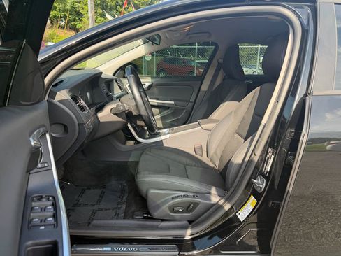Used 2014 Volvo S60 T5 FWD image 11