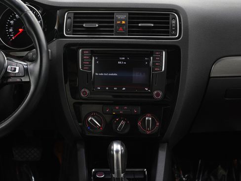 Used 2016 Volkswagen Jetta Sport image 15