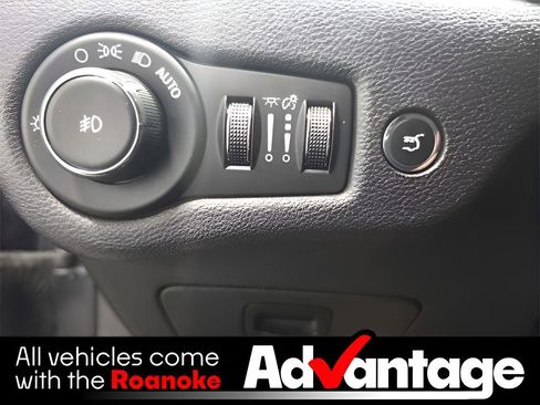 Used 2019 Jeep Cherokee Latitude Plus w/ Comfort/Convenience Group image 21