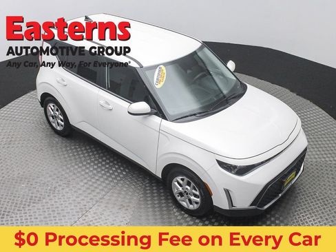 Used 2024 Kia Soul LX w/ Option Group 015 FWD image 3