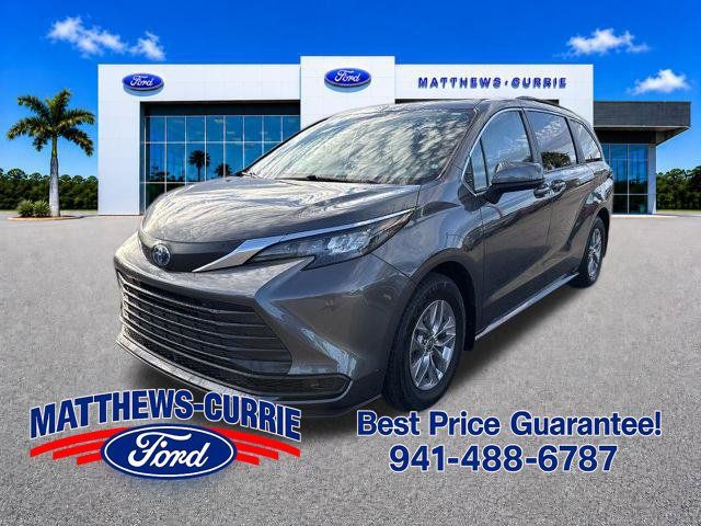 Used 2025 Toyota Sienna LE w/ LE Plus Package FWD image 7