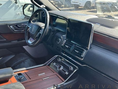 Used 2020 Lincoln Navigator Reserve w/ Equipment Group 208A Reserve AWD/4WD image 9