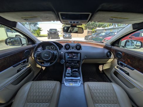 Used 2017 Jaguar XJ L Portfolio RWD image 33