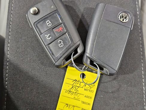 Used 2020 Volkswagen Tiguan S image 28