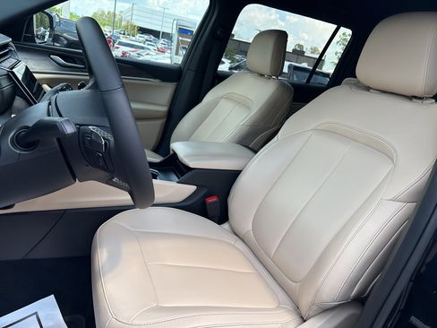 Used 2024 Jeep Grand Cherokee L Limited RWD image 11