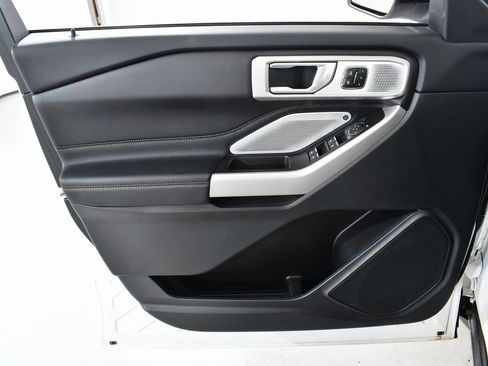 Used 2023 Ford Explorer Limited w/ Limited Technology Package image 26