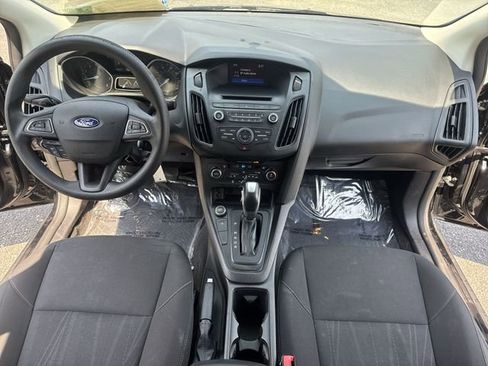 Used 2016 Ford Focus SE FWD image 9