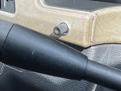 Used 2010 Mercedes-Benz E 350 Sedan w/ Premium 1 Pkg image 21