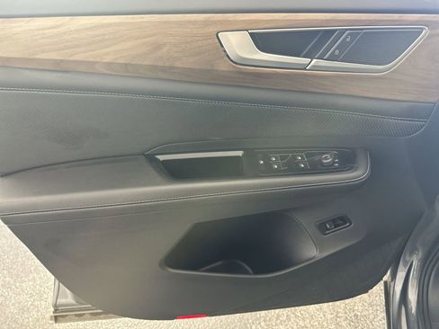 Used 2025 Volkswagen Atlas SE image 33