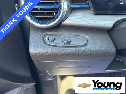 Used 2025 Chevrolet Trax LT image 19