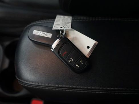 Used 2021 Jeep Cherokee Latitude Lux image 27