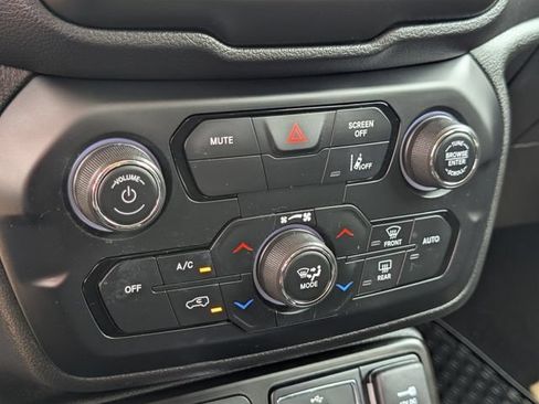 Used 2023 Jeep Renegade Latitude w/ Premium Group AWD/4WD image 27