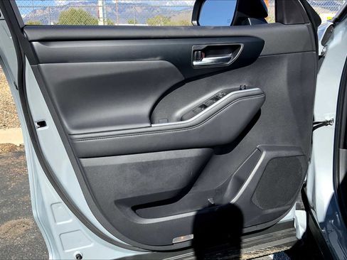 Certified 2025 Toyota Highlander XSE image 18