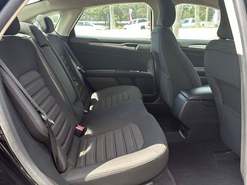 Used 2018 Ford Fusion SE FWD image 15