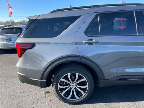 Used 2025 Ford Explorer ST-Line image 32
