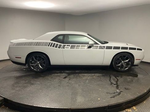 Used 2018 Dodge Challenger SXT w/ Driver Convenience Group image 9