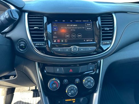 Used 2020 Chevrolet Trax Premier w/ LPO, Cargo Package image 28