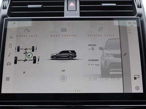 Certified 2025 Land Rover Discovery S image 24