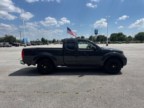 Used 2015 Nissan Frontier SV w/ SV Value Truck Package RWD image 3