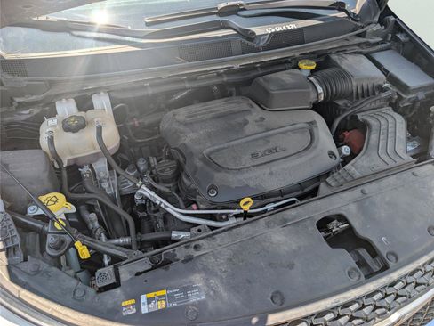 Used 2023 Chrysler Pacifica Touring-L FWD image 35