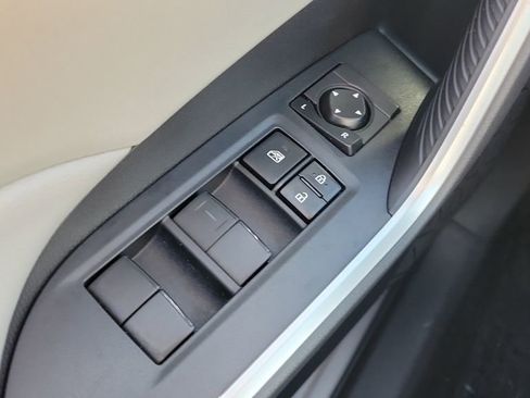 Used 2021 Toyota RAV4 XLE w/ Convenience Package image 24