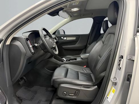 Used 2023 Volvo XC40 B5 Plus AWD/4WD image 28