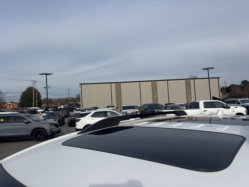 Used 2023 GMC Acadia SLE w/ Driver Convenience Package image 12