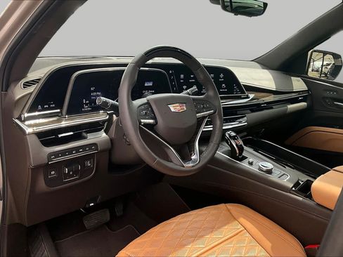 Used 2024 Cadillac Escalade Premium Luxury w/ Performance Package AWD/4WD image 18
