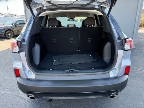 Used 2022 Ford Escape SE w/ SE Sport Appearance Package image 38