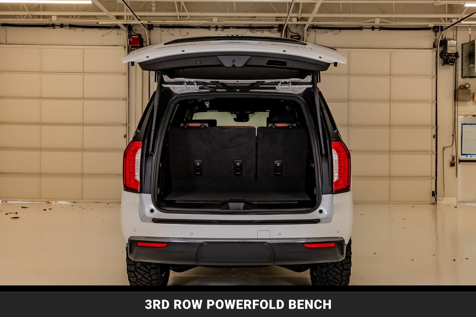 Used 2024 GMC Yukon Denali Ultimate AWD/4WD image 9