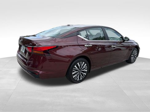 Used 2024 Nissan Altima 2.5 SV FWD image 7