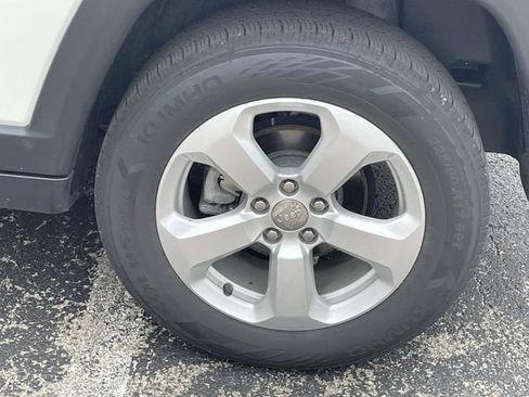 Used 2020 Jeep Compass Latitude w/ Cold Weather Group AWD/4WD image 9