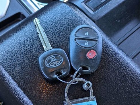 Used 2017 Toyota Tundra SR5 image 25