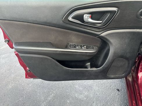 Used 2015 Chrysler 200 Limited w/ Convenience Group FWD image 6