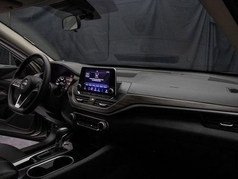 Used 2024 Nissan Altima 2.5 SV image 15