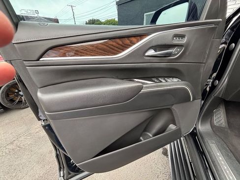 Used 2022 Cadillac Escalade ESV Sport Platinum w/ Heavy-Duty Trailer Package AWD/4WD image 38