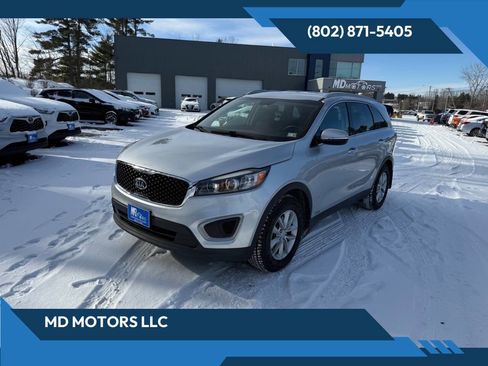 Used 2017 Kia Sorento LX w/ LX Convenience Package image 1