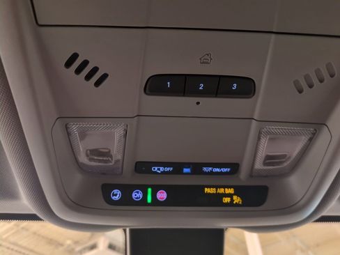 Used 2020 Chevrolet Equinox LT w/ Driver Convenience Package FWD image 25