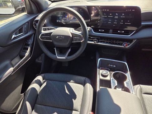 New 2026 Chevrolet Equinox LT w/ Convenience Package II image 17