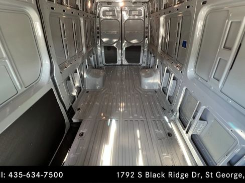 Used 2025 Mercedes-Benz Sprinter 3500 image 23