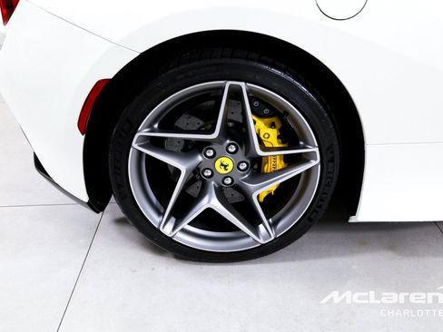 Used 2021 Ferrari F8 Tributo RWD image 29
