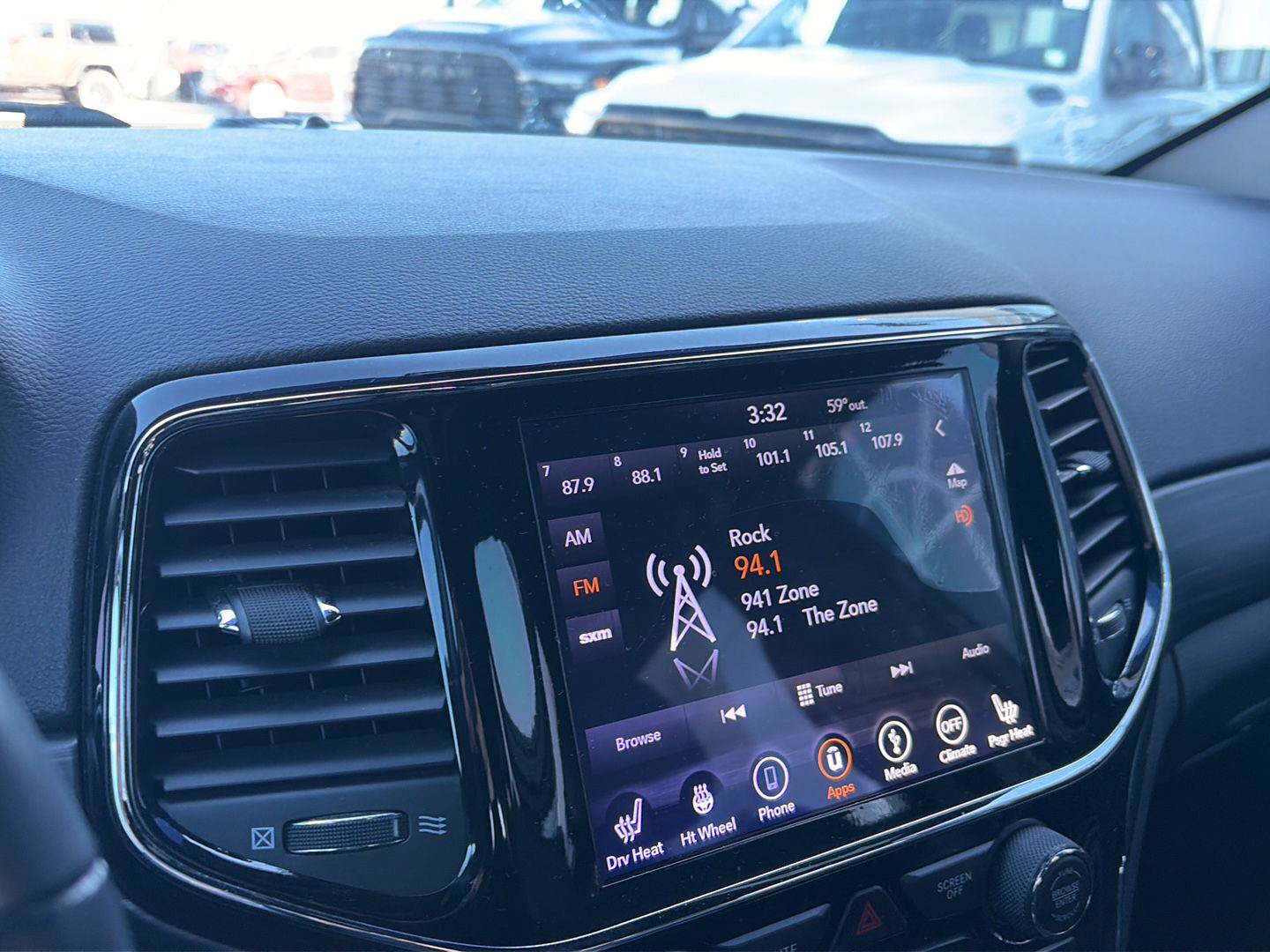 Used 2019 Jeep Grand Cherokee Altitude AWD/4WD image 11